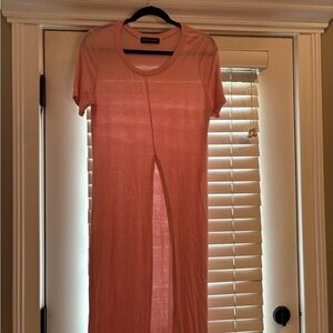 Miracle Berry Ladies pink slit t-shirt top. Boutique find!